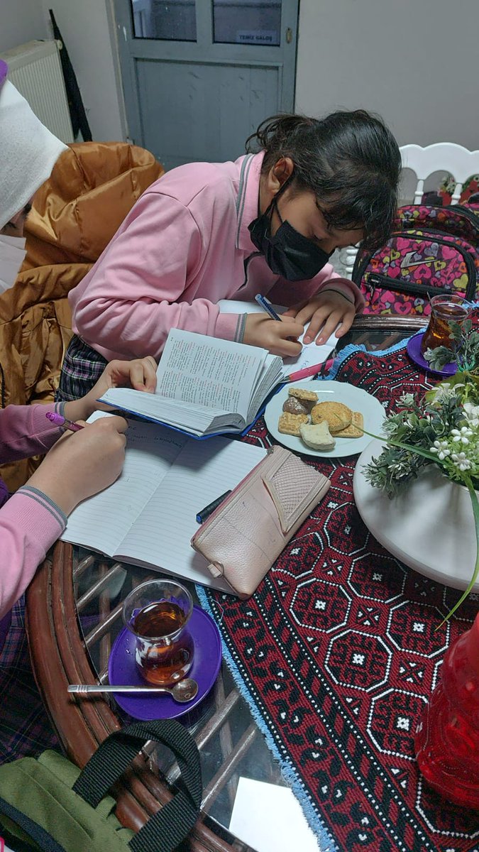 The girls who are waiting for their mothers while they are on course: 
A1 Türkçe kursundaki annelerini bekleyen kızlarımız :
<a href="/gokmen_cicek_/">Gökmen Çiçek</a> @sumeyra_cicek_ <a href="/AfyonValiligi/">T.C. Afyonkarahisar Valiliği</a> <a href="/mehmetkeklik94/">Mehmet Keklik</a> <a href="/omertekesmia/">Ömer TEKEŞ</a> <a href="/DernegiSahra/">Sahra Derneği</a>
<a href="/afyonkulturevi/">Afyonkarahisar Kadın Kültür Evleri</a>