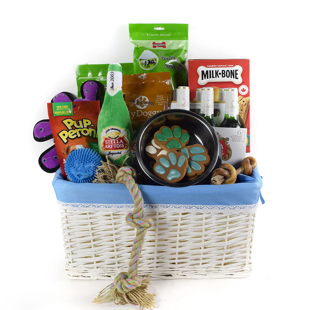 muttsmousers's tweet photo. Everyone has that special someone who’s furry friends are an important part of their lives. Why not order them a gift basket from Muttsmousers.🎁

https://t.co/LCsXe9gvyg

#muttsmousers #giftideas #petlovers #petgifts #accessories #toys #treats #gourmet #Wednesday #USA #Canada https://t.co/ZqKxVV2544