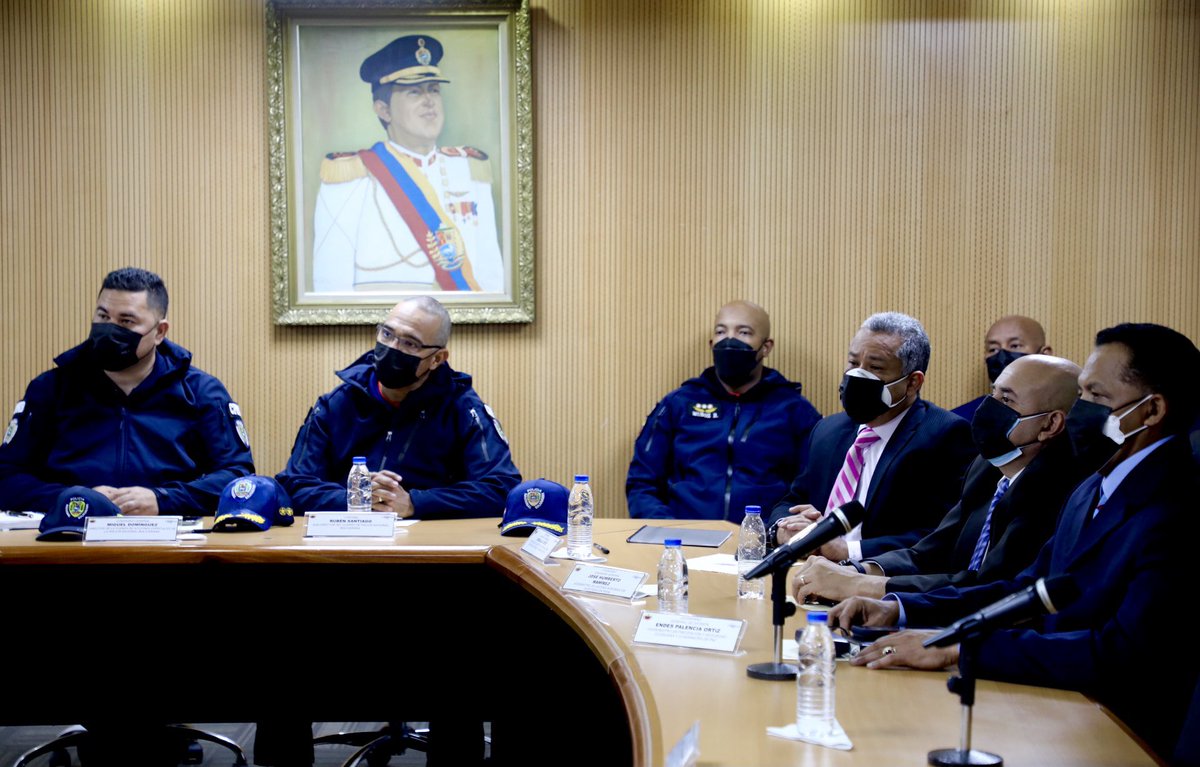 🇻🇪 #9Feb|| El Vicepresidente Sectorial para la Seguridad Ciudadana y la Paz AJ <a href="/CeballosIchaso1/">@FuerzaDinamica Remigio Ceballos Ichaso</a>, informó que
se ejecutó la Operación Gran Cacique Indio Guaicaipuro II, con la participación de Órganos de Seguridad Ciudadana y la #FANB logrando desmantelar una peligrosa banda.