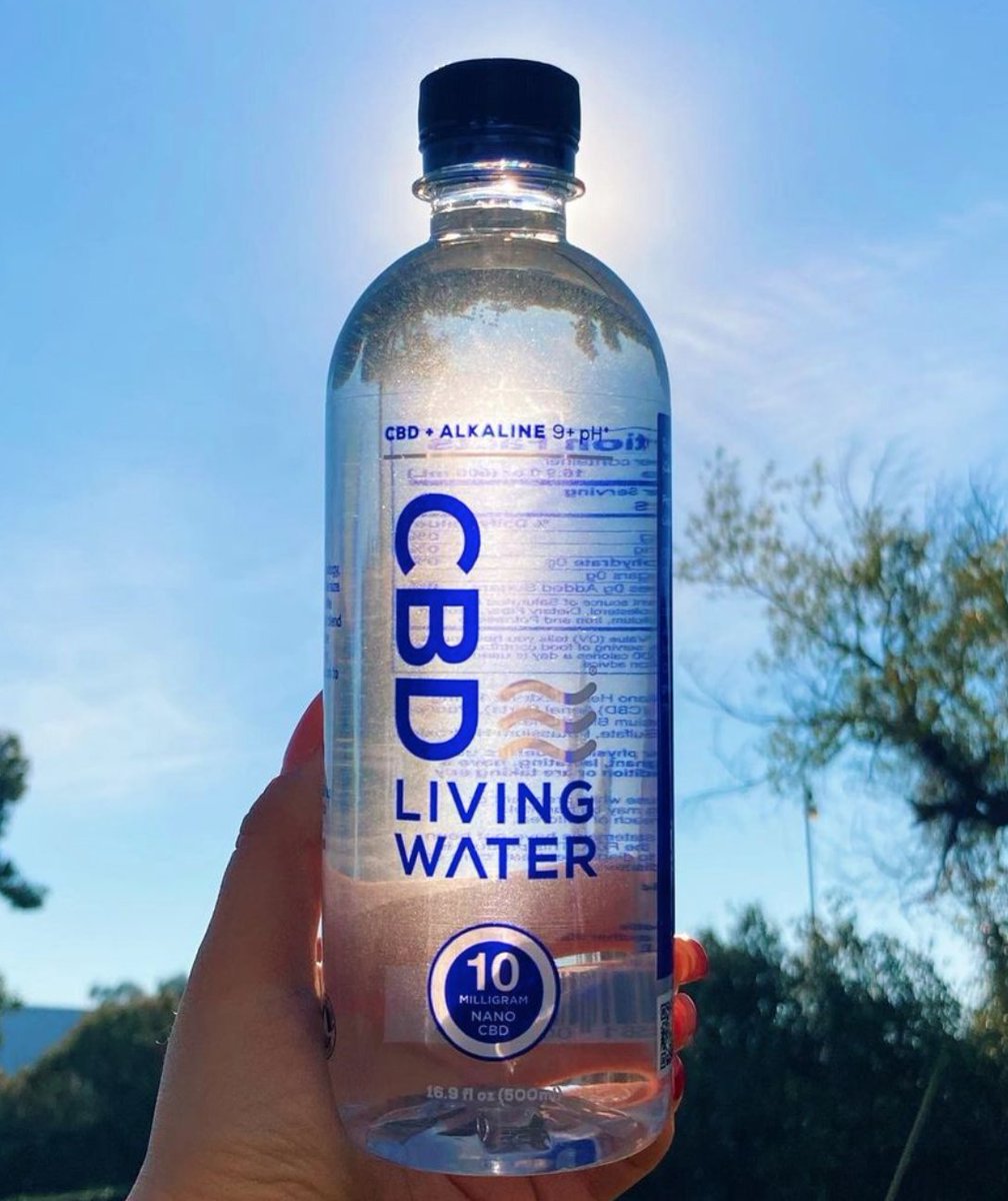 ☀️ Soak up the sun and some CBD-infused H2O! 10mg of CBD &amp; alkaline 9+ pH to decrease acidity and inflammation in the body 💦

Remember to stay hydrated, my friend!