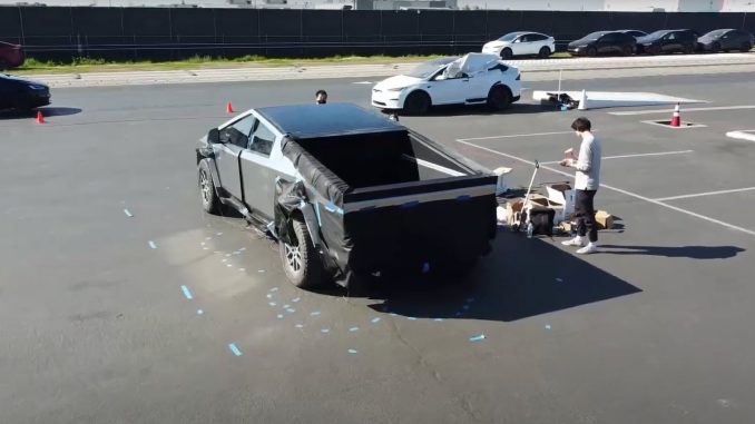 talk2EVzone's tweet photo. #EV_News_Shorties
@Tesla testing new design of  #Cyber_Truck at Fremont Test Track.

#Tesla is  coming up with new models like Cyber Truck, etc in 2023. 
===
Your Opinion? Reply
===
For more EV News Shorties, Follow Us.
Reach us through - https://t.co/dq3I7fCJry
@odmag @autocar https://t.co/ynWQRmHsoF