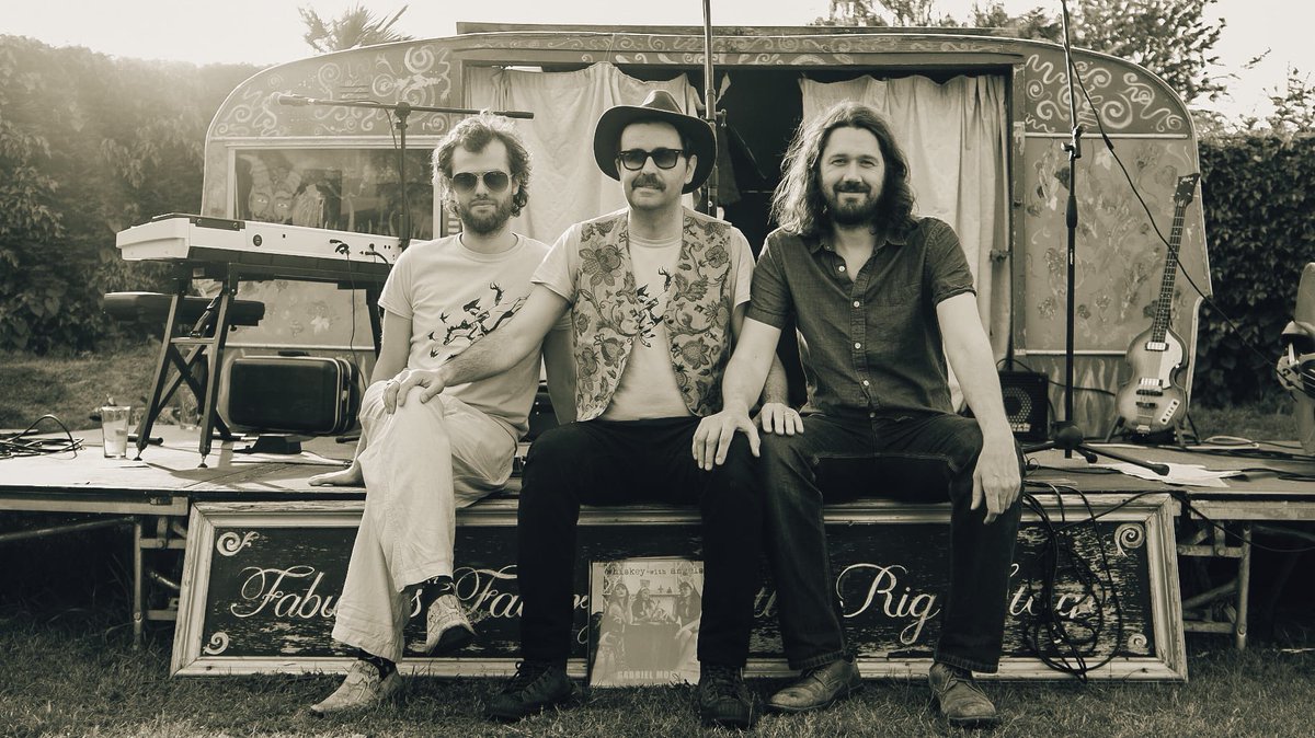 peltonarms's tweet photo. #freelivemusic
Thursday, 8pm: Ronโs Speakeasy featuring Gabriel Moreno & The Quivering Poets #americana #folk
Friday, 9pm: Carisoul Vibes #Reggae #Ska #calypso
Saturday, 9pm: @BroadwayClash #clashtribute
Sunday, 5pm: @the_kimberleys #folk @Wandercrust_LDN are here with the pizzas https://t.co/XdSVLOhpEF