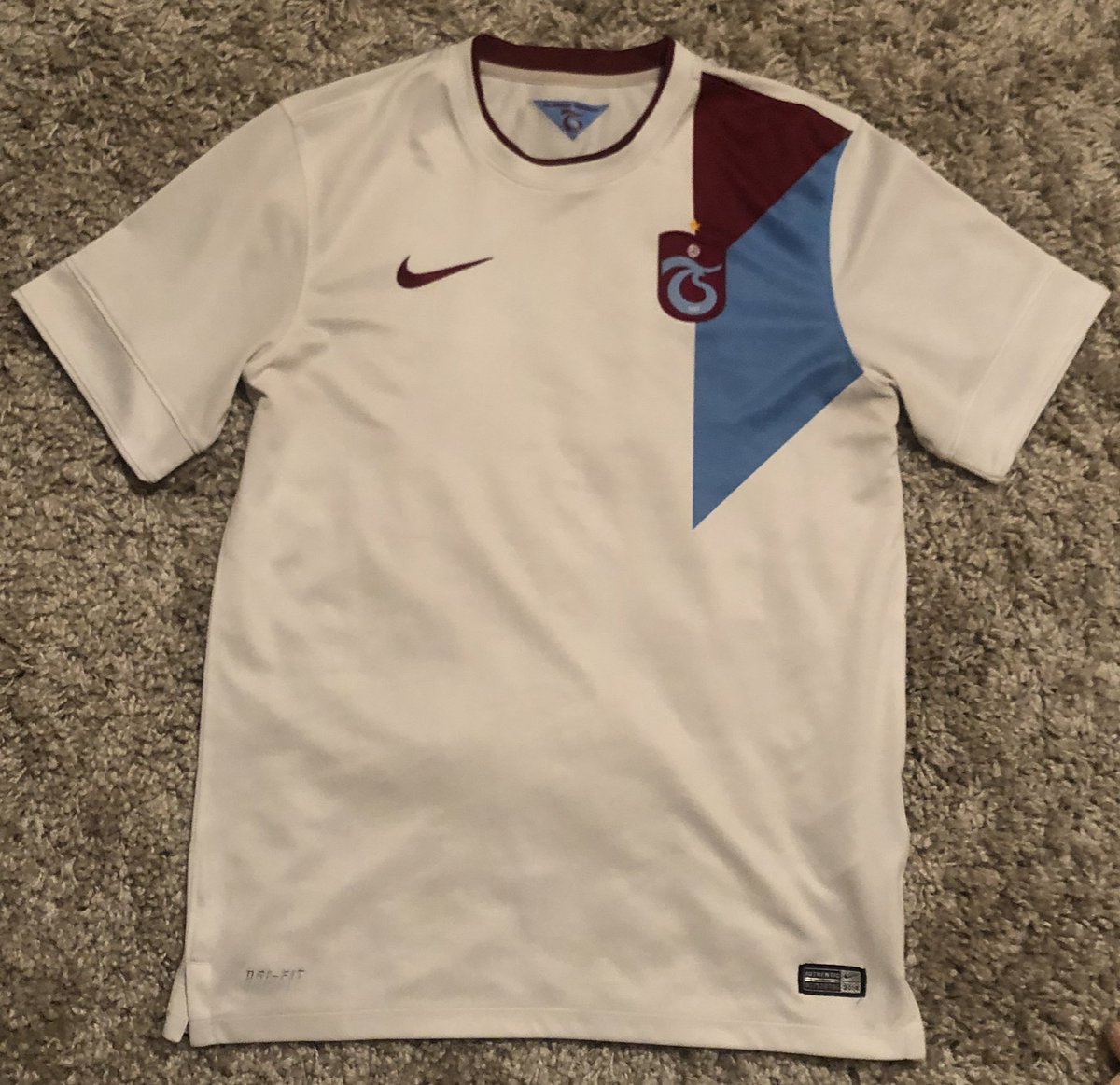 JohnRob2310's tweet image. Sales Thread 🧵 2/2 

Trabzonspor £10 (L)
Chelsea £10 (M)
Basel £25 (L)
Venezia £35 (L)

Chelsea &amp;amp; Trab both ideal for 5s ⚽️ as condition below par. All other shirts in excellent condition. 

As always, feel free to DM for more photos, tags, pictures, offers or just a chat. 🤜🏼🤛🏼