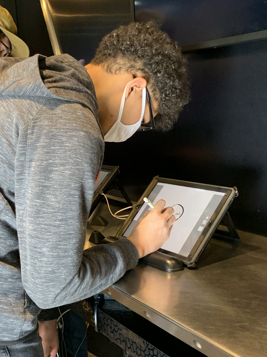 CTEsrq's tweet photo. Did you know that SPHS's Animation, Gaming and Simulation program has a partnership with @FullSail? Students got to meet with Representatives to learn more about opportunities post-high school!
#CTEMonth #CTEMonth2022 #CTEscs https://t.co/HKKGas14G4