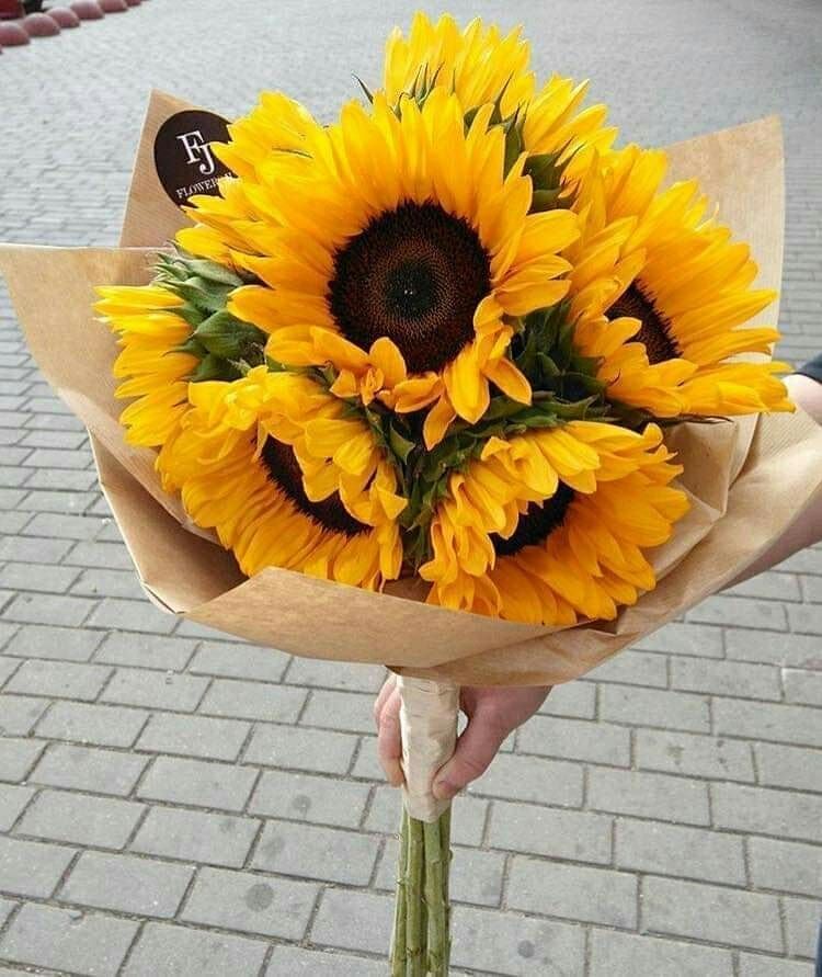 ¿Confirmamos que los ramos de girasoles son preciosos?