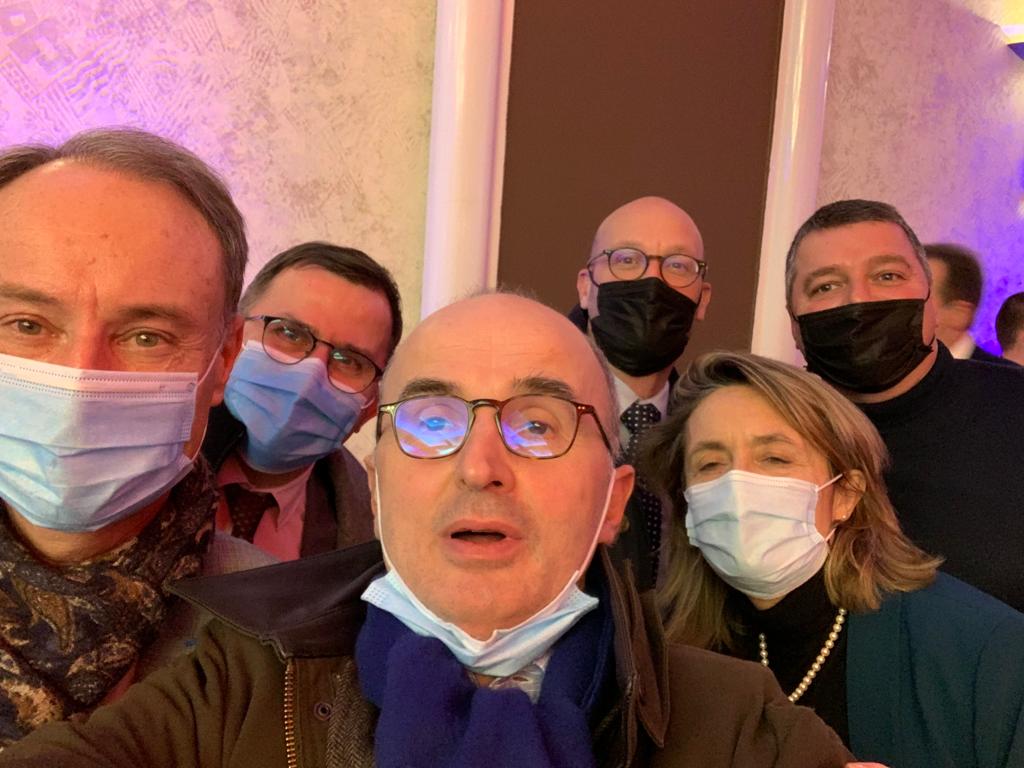 stephane_gorce's tweet photo. Belle réunion du comité de soutien #pecresse2022 avec  @sophieprimas @jrdavin Marc tourelle et @BerCoquard https://t.co/nXAZ1BTHcw
