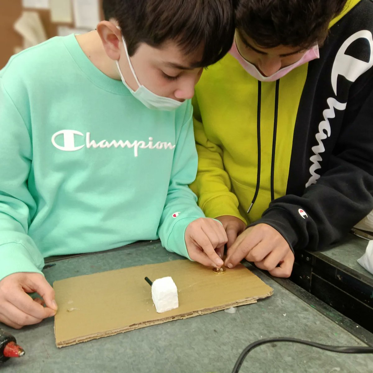 SalesiansSbd's tweet photo. Els nostres futurs meteoròlegs han après a mesurar diferents paràmetres meteorològics i han construït un pluviòmetre, un higrometre i un anenòmetre. Ja estan preparats per iniciar-se en el món de les prediccions.
#meteotv
#STEM
#TreballxProjectes
#àmbits
#1ESO https://t.co/jX3YO9vcti