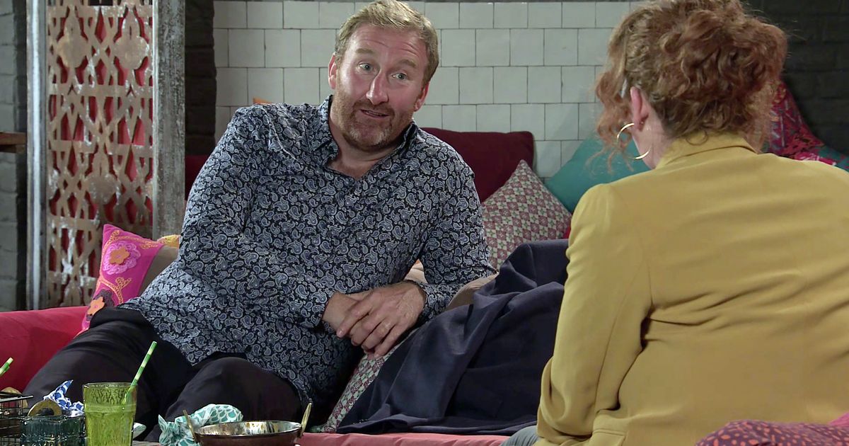 XtraCorrie's tweet photo. Corrie fans 'expose' link between Fiz's new man Phill and her evil ex John Stape - The Mirror https://t.co/av1B99qTne https://t.co/l2IDz8X4gN