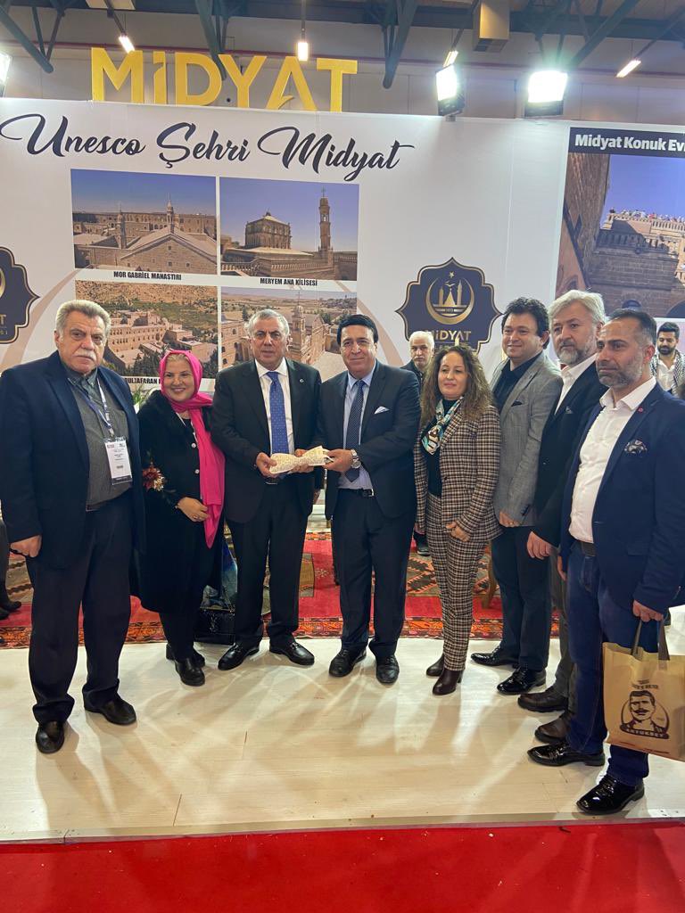 UNESCO Şehri Midyat'ımızı en iyi şekilde temsil ederek tarihi güzelliklerini tanıtmaya devam ediyoruz.

Midyat’ımızın yöresel lezzetleriyle, standımıza uğrayan misafirlerimizi karşılıyor, #EMITT fuarında kadim şehrimiz Midyat'ı tanıtmaya devam ediyoruz.