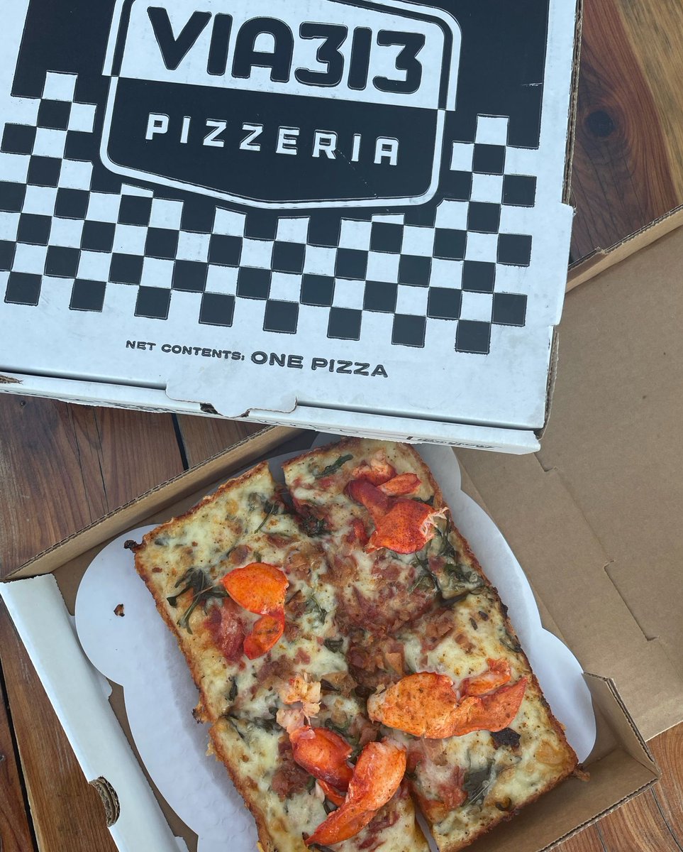 It's National Pizza day 🍕 🍕 We celebrated early yesterday with our <a href="/Via313Pizza/">Via 313 Pizza</a> pop-up. Grab your Queen Lobster pizza at your nearby brick-and-mortar location and enjoy a day worth celebrating.
-
-
#pizzaday #nationalpizzaday #garbos