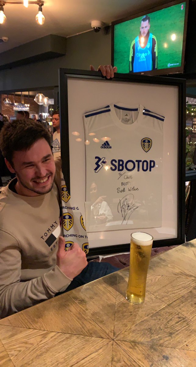 Parents got my brother Chris this signed LUFC shirt for his 30th birthday, made his day, cheers <a href="/Kalvinphillips/">Kalvin Phillips</a> #3PointsTonight #ALAW #MOT