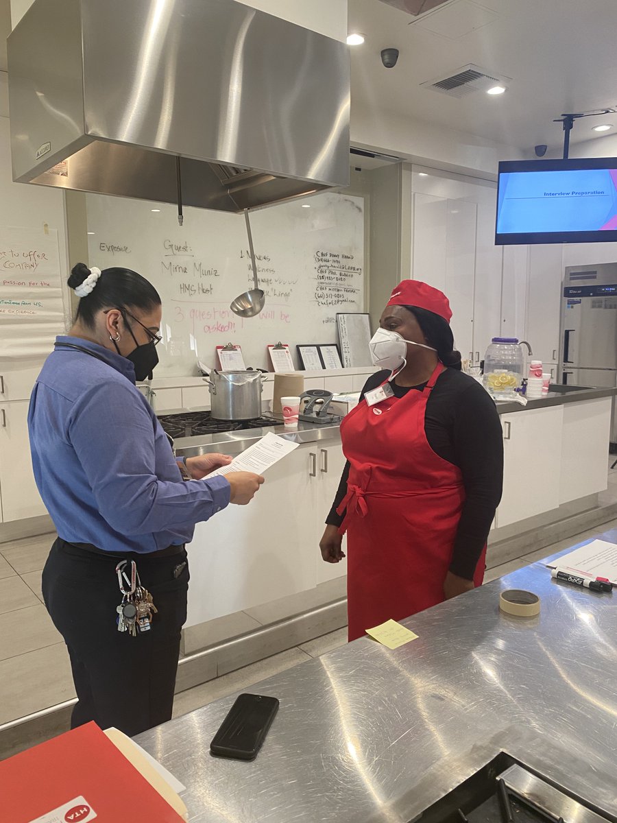 LosAngelesHTA's tweet image. So excited our HTA/@paceinla/LAUSD ESL students are interviewing &amp;amp; getting Prep Cook jobs! Thank you @HMSHost! ❤️ Time for some union employment w/ good wages &amp;amp; benefits -- with a career pathway to the middle class!
#LAUSDDACE #culinaryarts #prepcooks #lovetochop #unionjobs