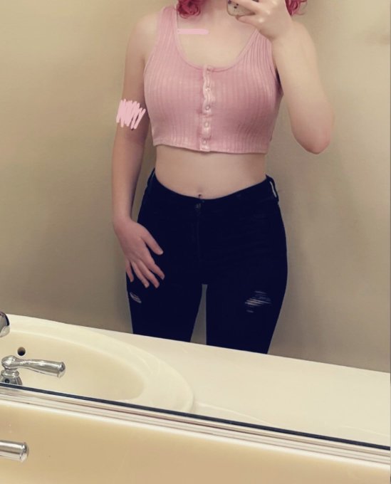 This shirt shrank so much 😭😭I was gonna wear it to work but&hellip; maybe not https://t.co/vpwsXY4QT7<a href="/tag/corpsetwtselfieday"class="tags"><span>#corpsetwtselfieday</span></a>