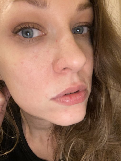 Chilling with my fluffy boy 🐶 how are you guys? https://t.co/Uorvj342Z0