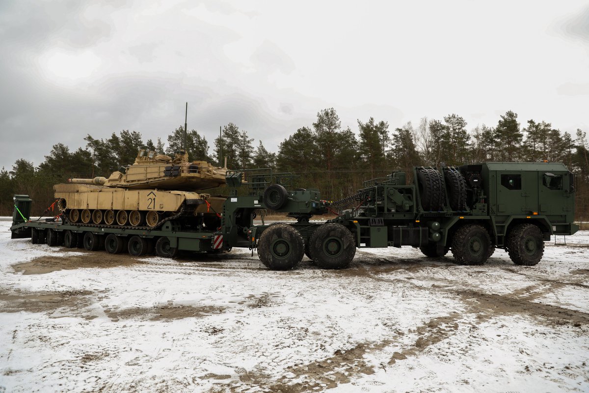 Polish Army 🇵🇱 and 🇺🇸 2nd Battalion, 34th Armored Regiment, 1st ABCT, 1st Infantry Division, conducted interoperability test with RM 70 Mobile Railway Ramp and Heavy Equipment Transporter Jelcz 882.62 at a railhead near Drawsko Pomorskie, Poland, Feb. 1, 2022. #MilitaryMobility