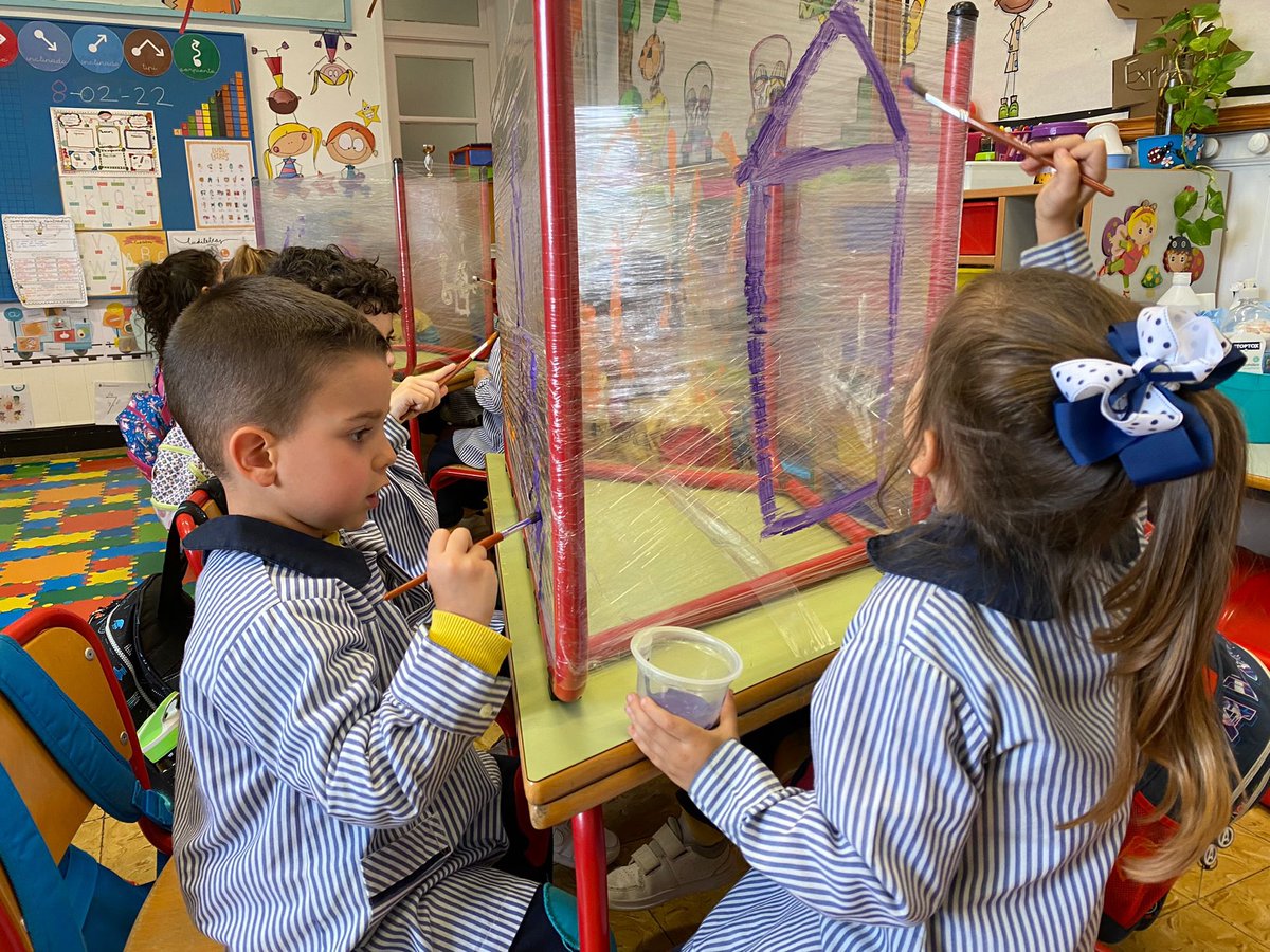 Csdomingo's tweet photo. Fomentar espacios para disfrutar con el arte es clave para el desarrollo de la creatividad en los niños. Así aprenden nuestros alumnos de #Infantil en el #Atelier. #ArtLovers #AprenderMola #Momentum #AprendizajeEmergebtePlus #AsíEsNazaret https://t.co/zjf0KDgSz7