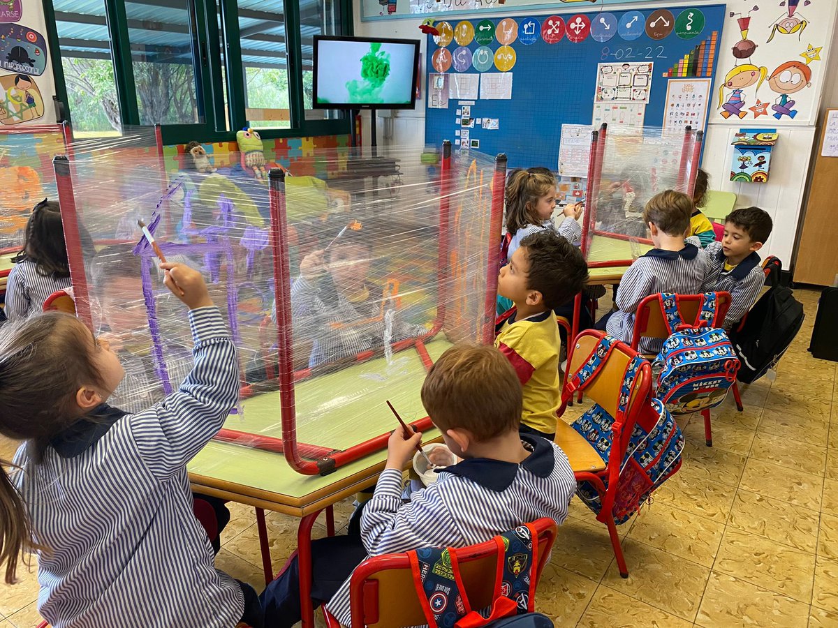 Csdomingo's tweet photo. Fomentar espacios para disfrutar con el arte es clave para el desarrollo de la creatividad en los niños. Así aprenden nuestros alumnos de #Infantil en el #Atelier. #ArtLovers #AprenderMola #Momentum #AprendizajeEmergebtePlus #AsíEsNazaret https://t.co/zjf0KDgSz7
