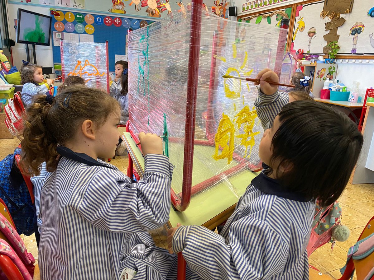 Csdomingo's tweet photo. Fomentar espacios para disfrutar con el arte es clave para el desarrollo de la creatividad en los niños. Así aprenden nuestros alumnos de #Infantil en el #Atelier. #ArtLovers #AprenderMola #Momentum #AprendizajeEmergebtePlus #AsíEsNazaret https://t.co/zjf0KDgSz7