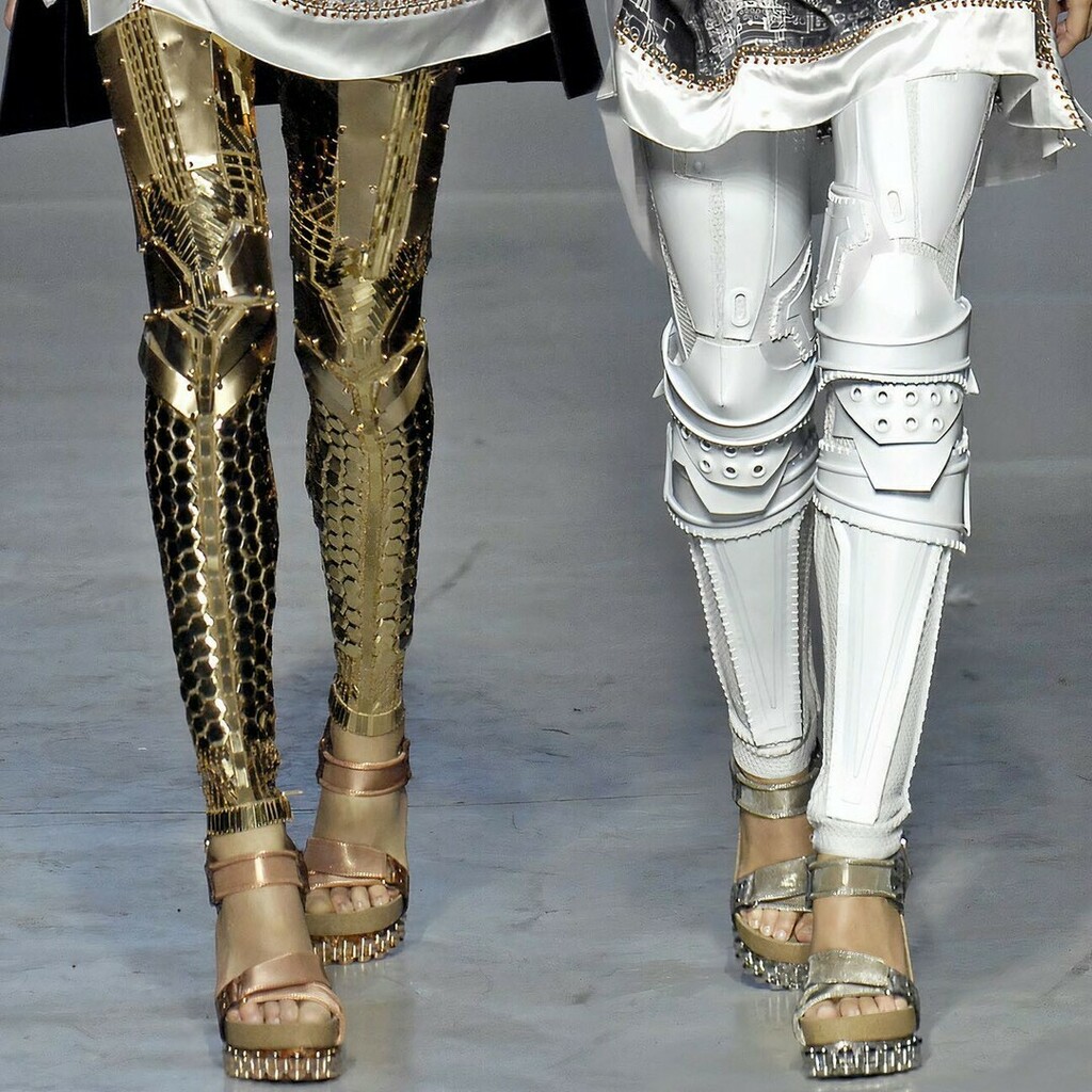 Preparación Capataz fórmula Twitter-এ KNXT: "Robot' Leggings from Balenciaga Spring 2007 by Nicolas  Ghesquière. Vintage perfect. - Follow @KNXT___ to be a part of the future  of luxury fashion - #knxt #future #luxury #fashion #stylist #