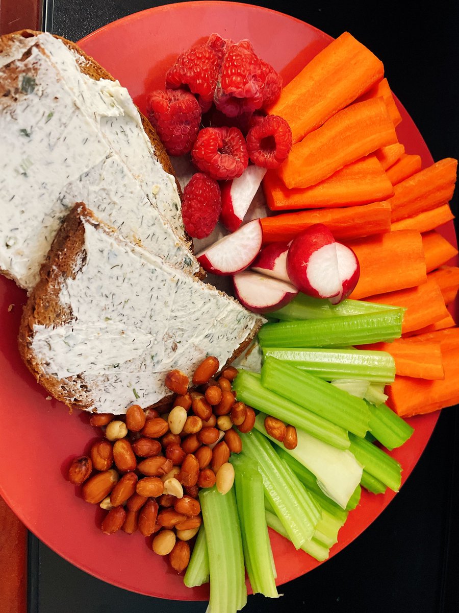 christellar's tweet photo. #meatlessmonth day 9 lunch https://t.co/2ys9yyUAs9