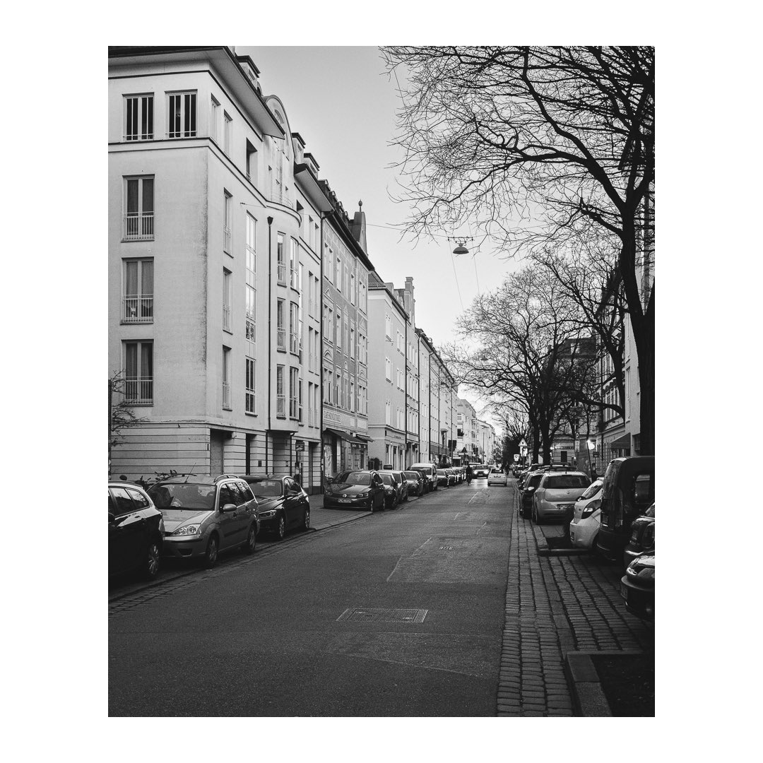 tr3anor's tweet photo. Blutenburgstraße. 🇩🇪 I love our new neighborhood. #fujifilm #xt4 #fujifilm_xseries #fujimag #acros #munich #munchen #germany #neuhausen #streetphotography https://t.co/CwmShPnKOK