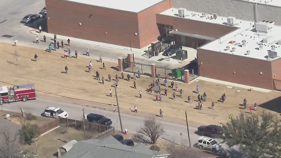 CBSNewsTexas's tweet photo. There is a heavy police presence at Haltom Middle School in Haltom City and it appears that students are being evacuated. https://t.co/ueCqTB4MaB https://t.co/1KsZRzWJwy