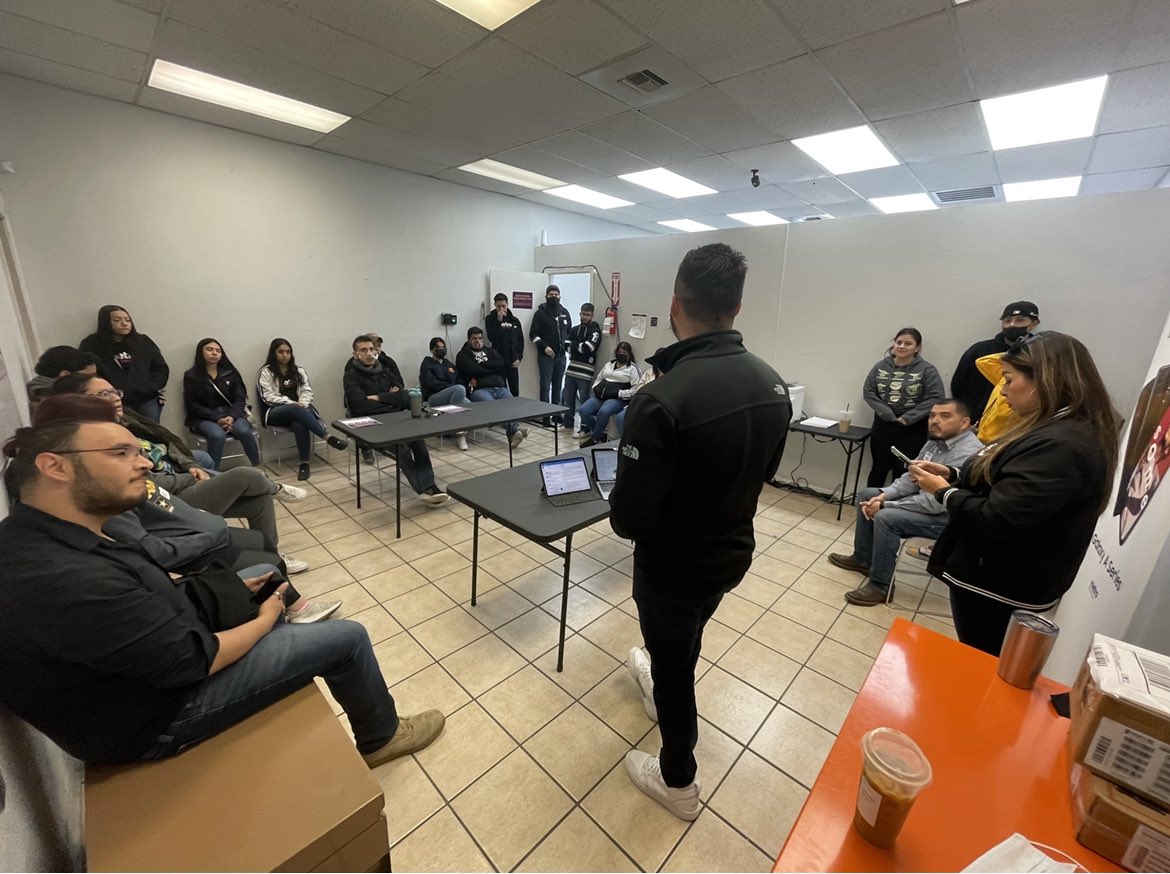 UsaCellular's tweet image. Early morning training Cellular USA EP💥🙏 Together Everyone Achieves More! 💥💪@Ali_Mehdi4 @tripanuj @eric_prieto_ @KRYXX24