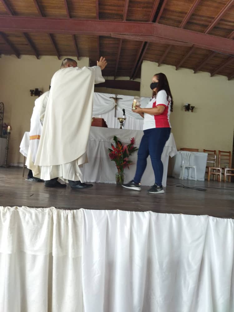 cbit_escalona's tweet photo. Los tutores CBIT del municipio Bruzual realizaron Ofrenda floral al padre de la Patria y misa de acción de gracias por el XXI Aniversario de Fundabit @leivi24 @Fundabit_Yaracu @MPPEDUCACION @_LaAvanzadora https://t.co/o3XQvqAPJf