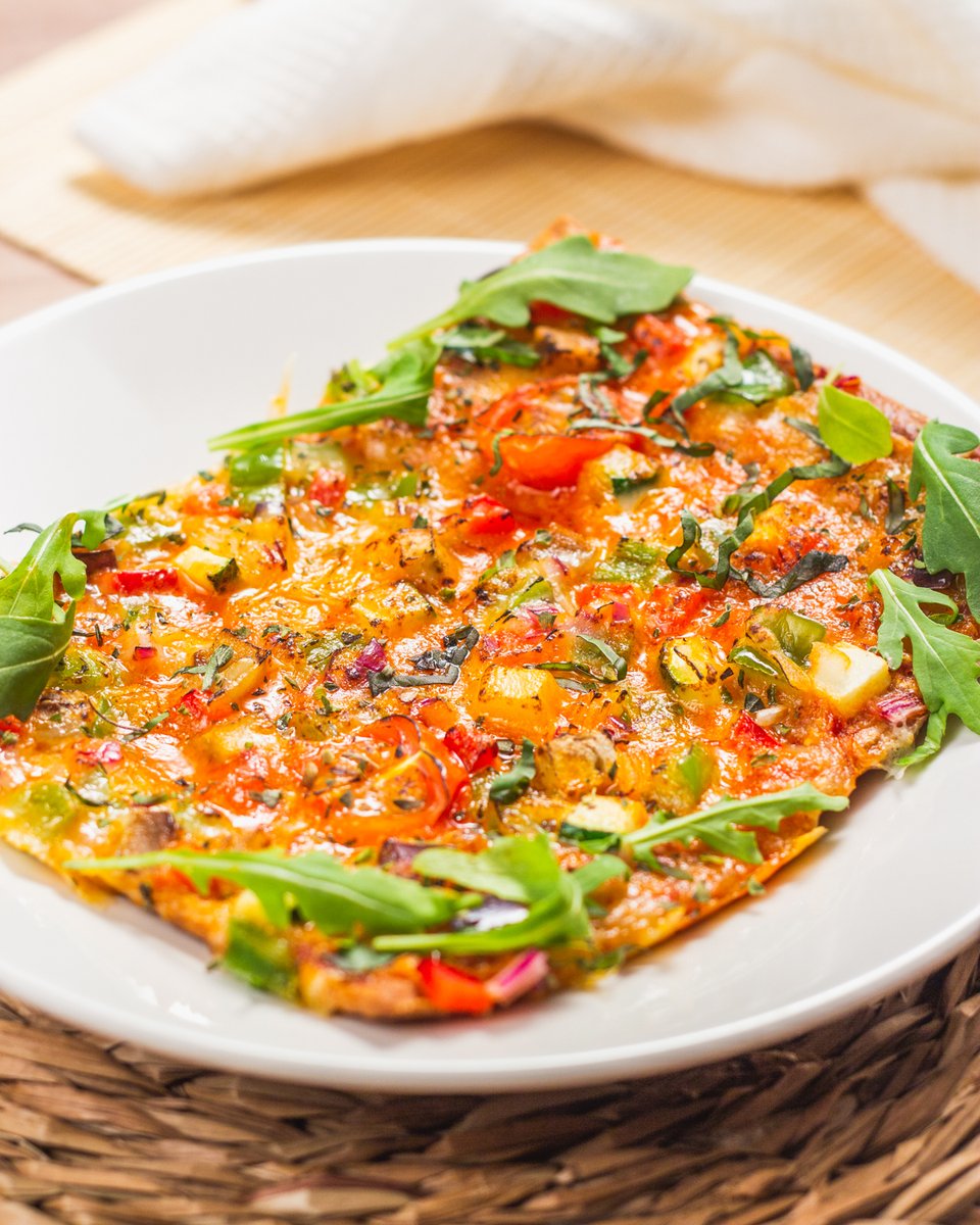 hola_keto's tweet photo. 🍕 Sabemos que la pizza es algo a lo que no podemos renunciar, y es que ¿cómo íbamos a hacerlo?🤤 Nosotros hemos adaptado nuestra propia versión #pizzaketo y no nos quedamos con las ganas.. ¿Vosotros la habéis probado? 😏
#pizzalovers  #PizzaDay #NationalPizzaDay #healthypizza https://t.co/NoLVVlfLIR