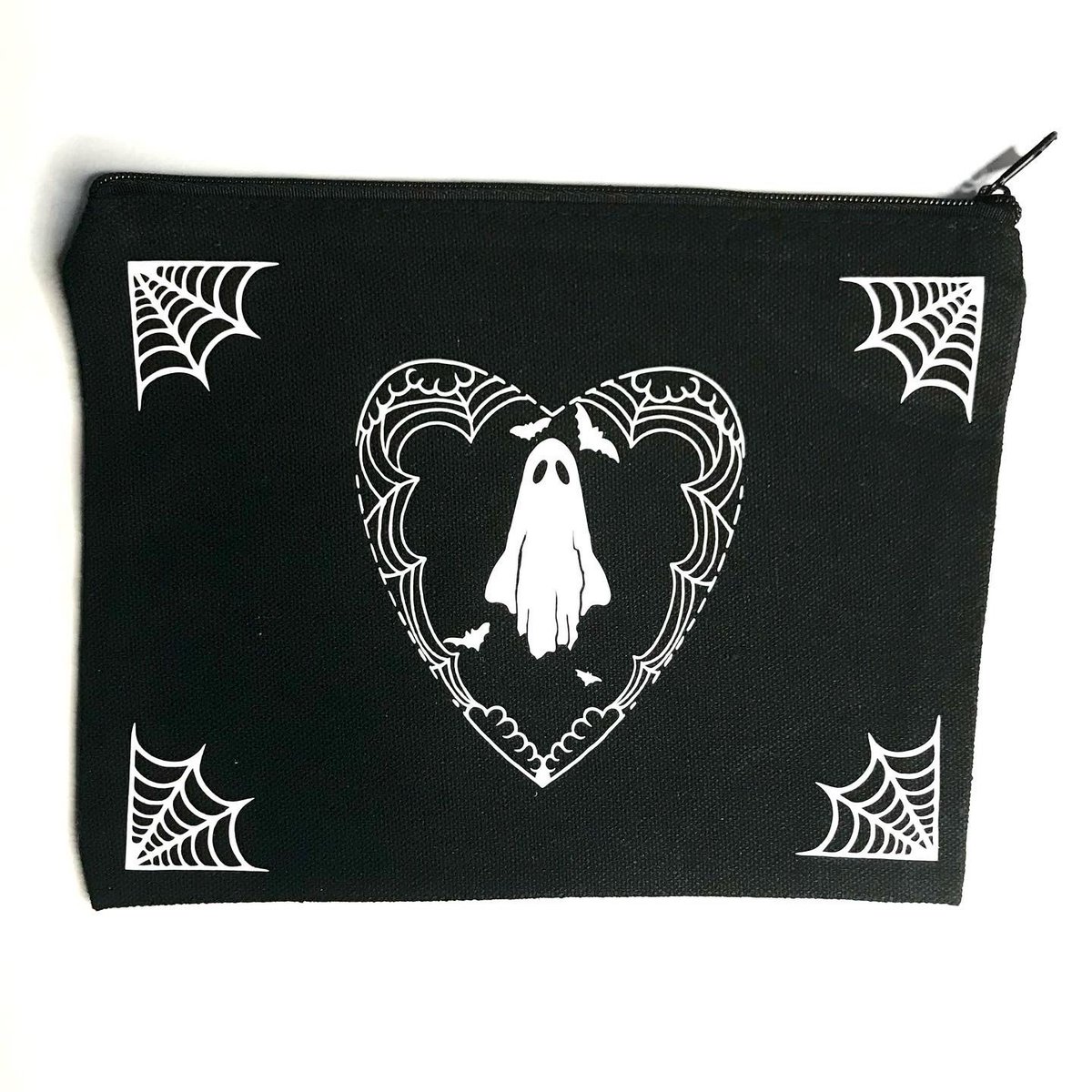 LoveCraftCrypt's tweet photo. 👻SURPRISE!👻

Memento Mori makeup bags are here! Made out of 100% 7.8 x 5.7 inch canvas cotton and ready to hold all your products that make you feel boo-tiful! 🖤💄

New Nightmare Crypt Creeper dolls drop this Friday along with a couple other things 😏 

https://t.co/tsUNaGn8WU https://t.co/0gjwaPwwPn