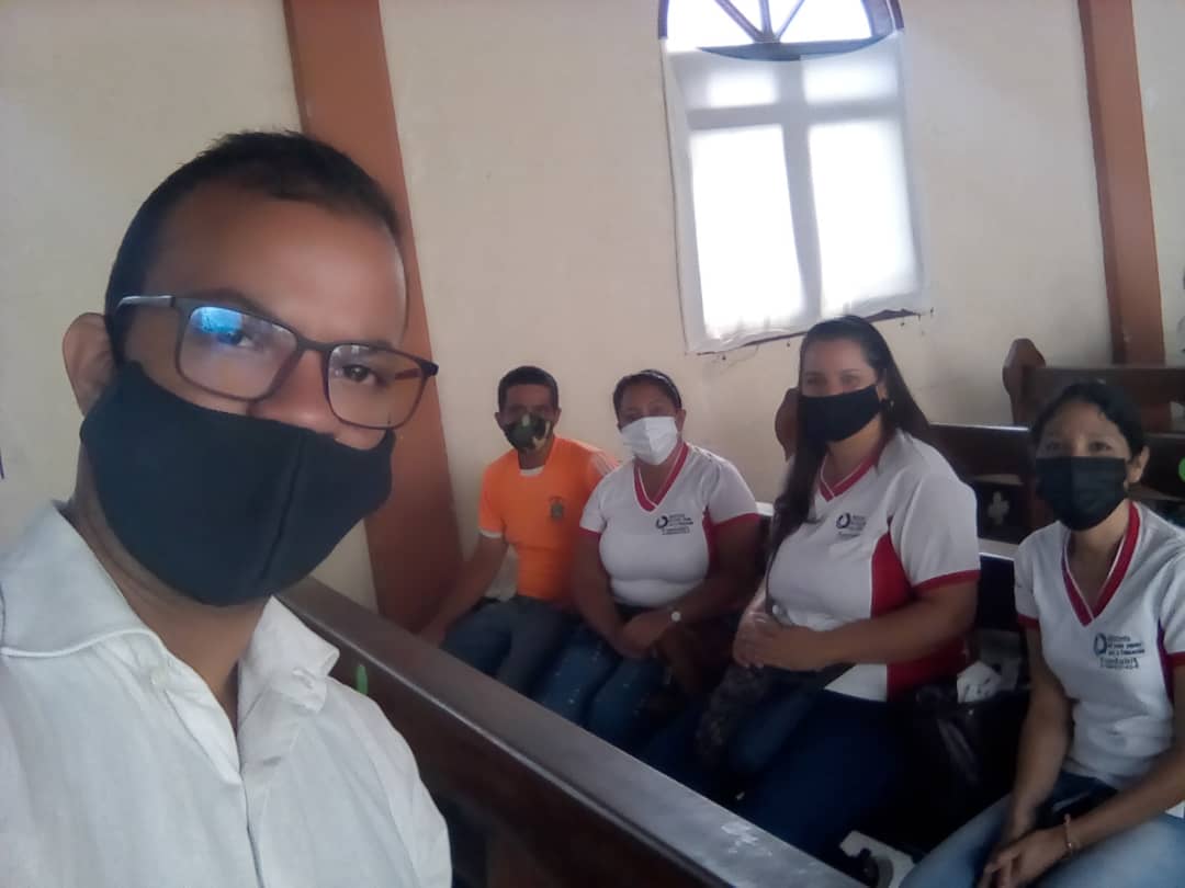 cbit_escalona's tweet photo. Los tutores CBIT del municipio Bruzual realizaron Ofrenda floral al padre de la Patria y misa de acción de gracias por el XXI Aniversario de Fundabit @leivi24 @Fundabit_Yaracu @MPPEDUCACION @_LaAvanzadora https://t.co/o3XQvqAPJf