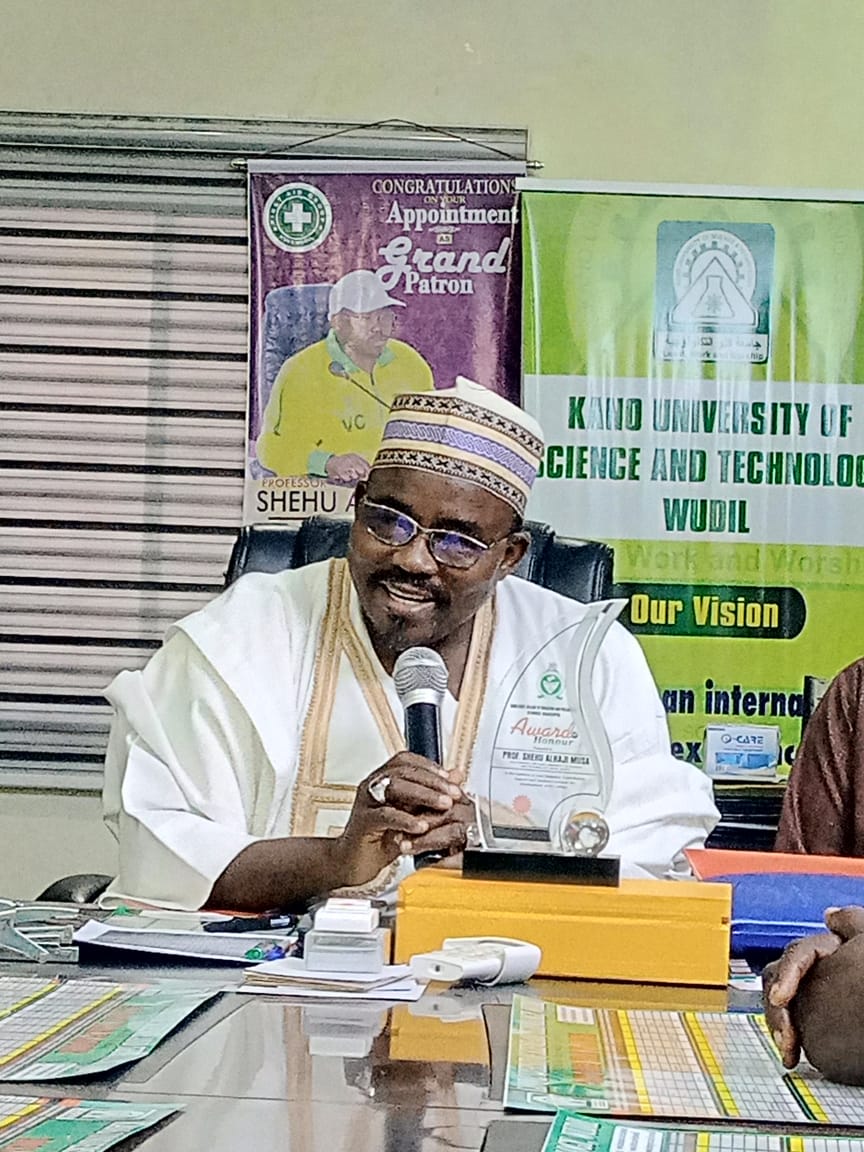 ShehuProf's tweet photo. Earlier today (Wednesday 9th February, 2022) I received an award by the management of Kano State College of Education and Remedial Studies (KASCEPS) under the able leadership of Dr. Sanusi Yakubu Ahmad.

I thank them for the honor. https://t.co/oqp2lSUNoQ