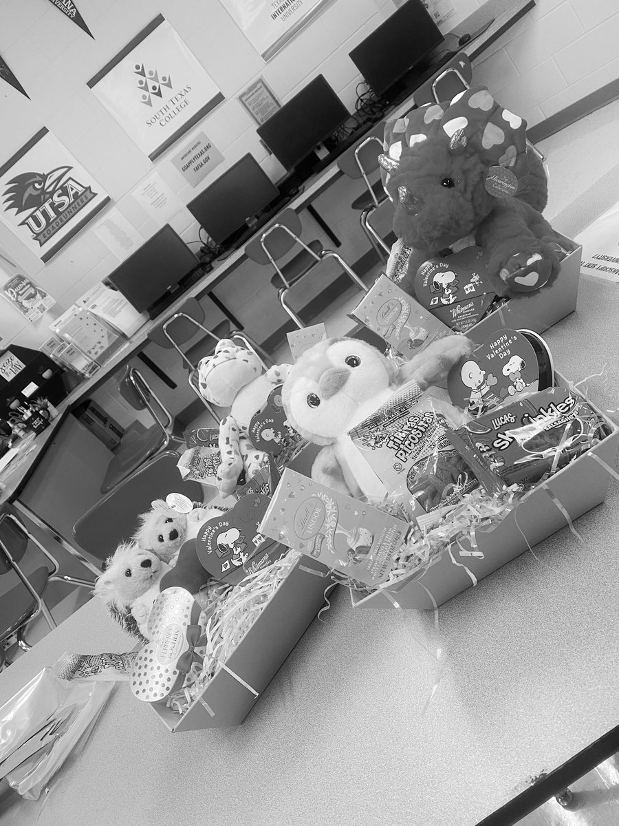 JLHSGOCenter's tweet photo. Missing some goodies but here’s a preview of what we have for the Valentine’s Day Basket raffle! You have until this sunday to enter! 

https://t.co/fpavjUjD6t https://t.co/rgYOvxJrDb