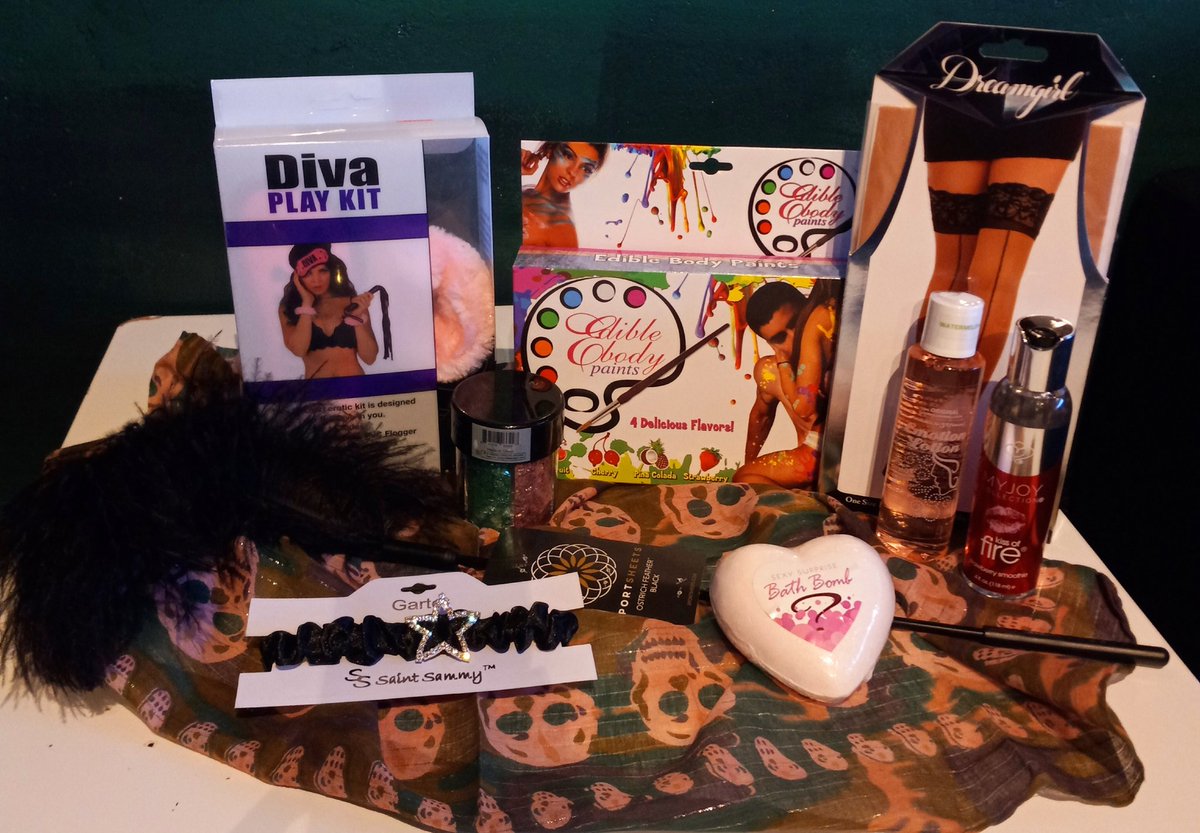cLoud9Durant's tweet photo. Everything you need for your Valentines fantasy night! 
Valentines Sale Red, Pink and White items 15% off. February 12-14th. https://t.co/OYhMJp16hT
