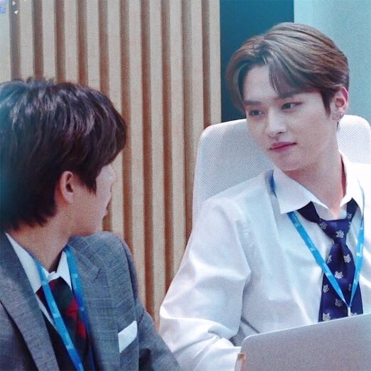 i was ice skating last weekend and ofc my mind wandered off to a wholesome mnsvng date 🥺

and even though their roles can be interchangeable, i feel like jsvng as an experienced ice h0ckey player and mnh0 as someone who‘s never stood on ice would be the sweetest combination 🥺 +