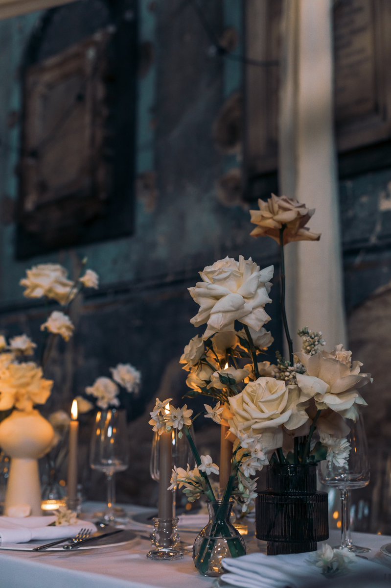 Winter wedding candlelight, flash and no flash, wedding dress and decor inspo! #DevonHour #weddinghour #ThePhotoHour #devonphotographer #devonwedding #devon #wedding