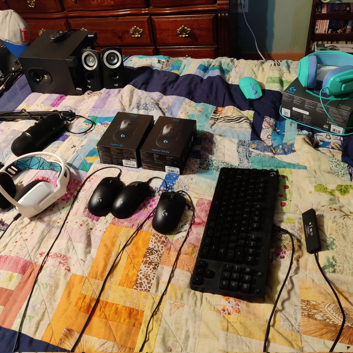 Dcade_Investor's tweet photo. Wow didn't realize we have so much @LogitechG gear... #gprowireless x2, #g305 and #g335 in #mint, #g733 KDA, #g403, @BlueMicrophones #yeti blackout, #gproTKL, #z313 speakers AND a mousepad thrown in. We need to talk #sponsorship. https://t.co/j8pnGWO7oY holla at me. https://t.co/ptM1wgxWZ8