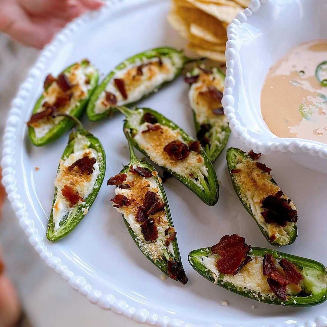 PanchosDip's tweet photo. Bringing the heat with the ultimate mouth-watering party snack featuring #PanchosCheeseDip 🧀 🥓 💥  

(📷: @cara_melized) https://t.co/XpMKH6dASW