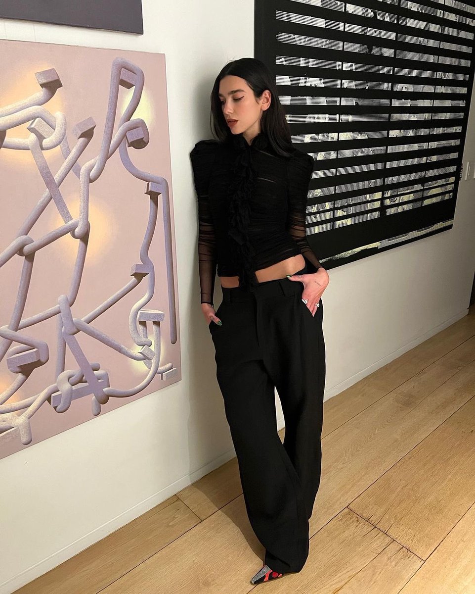 lipaupdate's tweet photo. february 9 : #DuaLipa via her instagram post. 📸 https://t.co/aokxQWjHa6