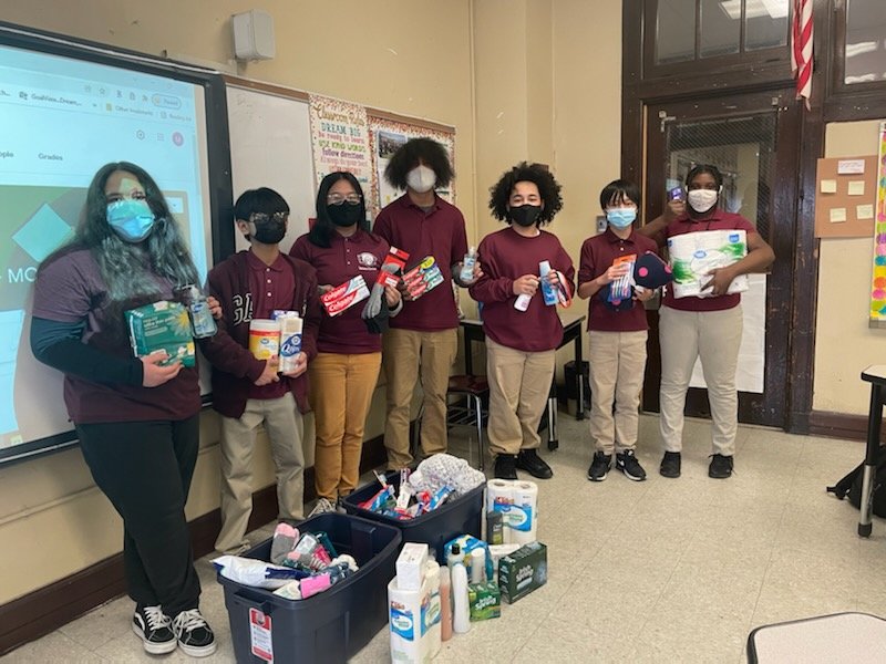 MMOSSY24's tweet photo. Our 6th graders collected socks, deodorant, toothbrushes, anf other essential items during a toiletry drive for Triangle Park Community Center! #ps24jc #communityservice https://t.co/vXrIEFw2uq