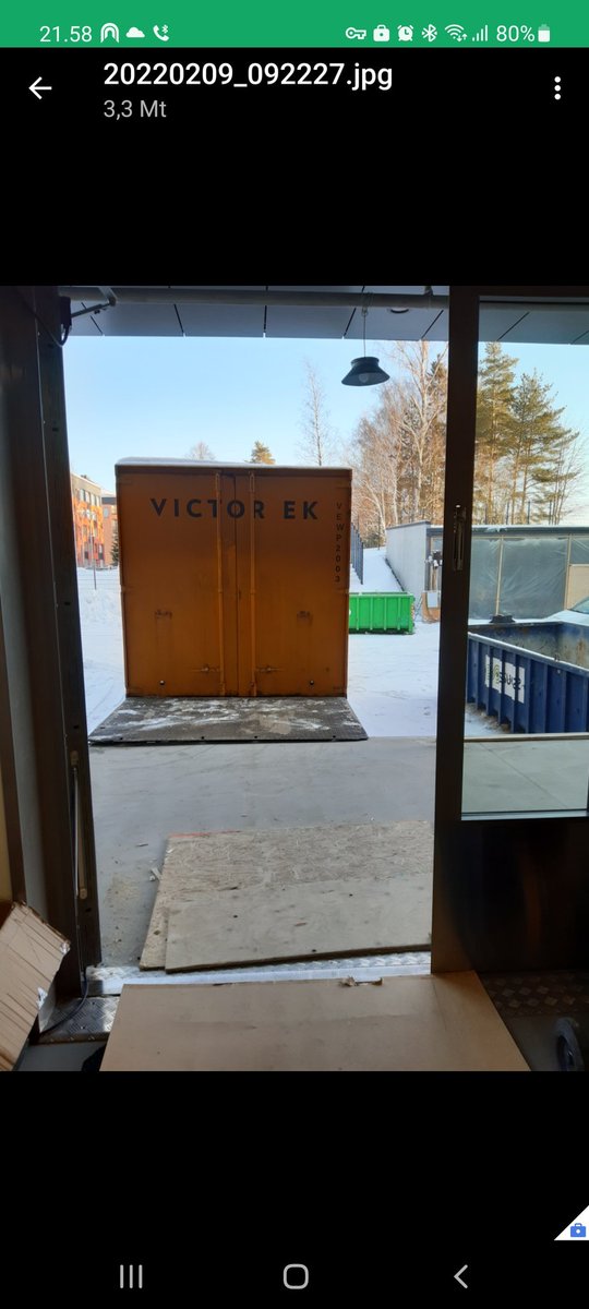 PiaVesterbacka's tweet photo. Siinä se sitten on, STUKin ensimmäinen muuttokuorma lähdössä Jokiniemeen. STUK muuttaa kevään aikana Vantaan Jokiniemeen uusiin toimitiloihin. Paljon uutta edessä. #stuk #muutto  #uudettavattoimia https://t.co/ksbpYRWh8w