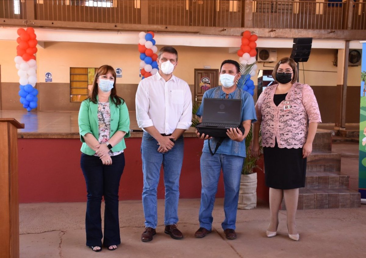 MECpy's tweet photo. Asimismo, fue realizado acto de entrega de 369 notebooks como apoyo a la gestión de docentes y directores de 119 instituciones educativas del departamento, por un valor de G. 1.966.770.000. https://t.co/NkZfssI8Qt