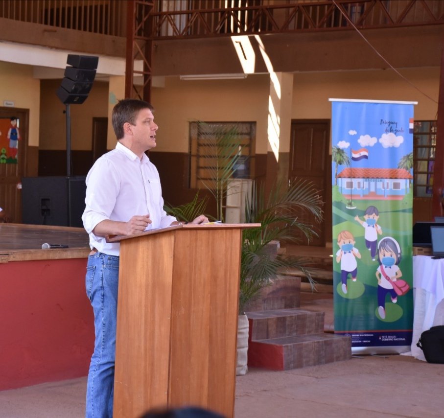 MECpy's tweet photo. Asimismo, fue realizado acto de entrega de 369 notebooks como apoyo a la gestión de docentes y directores de 119 instituciones educativas del departamento, por un valor de G. 1.966.770.000. https://t.co/NkZfssI8Qt