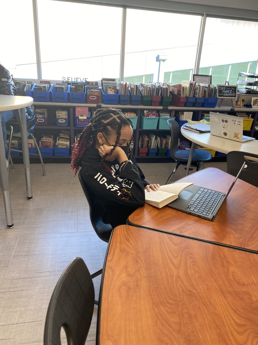 GiulianoELA6's tweet photo. Reading and annotating the text for stereotypes and bias! @CrecArtsMiddle1 #artsmiddle https://t.co/2j0UJsfNpi