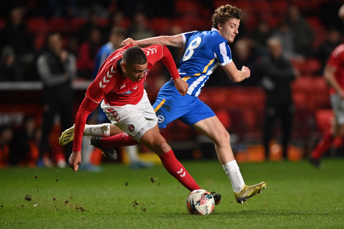 KGtopsnapper's tweet photo. The young Addicks trail 1-0 at half-time to Brighton in tonight's FA Youth Cup match.
#cafc #Addicks #SandgaardEra #CharltonFamily #FAYouthCup https://t.co/8J1Nj2xmpe