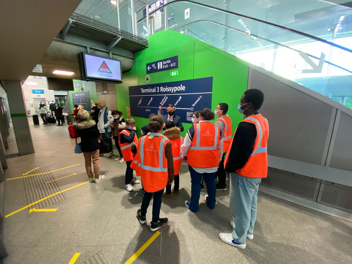 LeoLagrange's tweet photo. Dans le cadre du #HubMétiers, en partenariat avec @BoeingFrance, @GroupeADP et @decouvairte95, la Fédération Léo Lagrange a organisé une journée découverte des métiers de l’aéronautique à la Maison de l’environnement Roissy CDG ✈️ https://t.co/tYu43kqsai