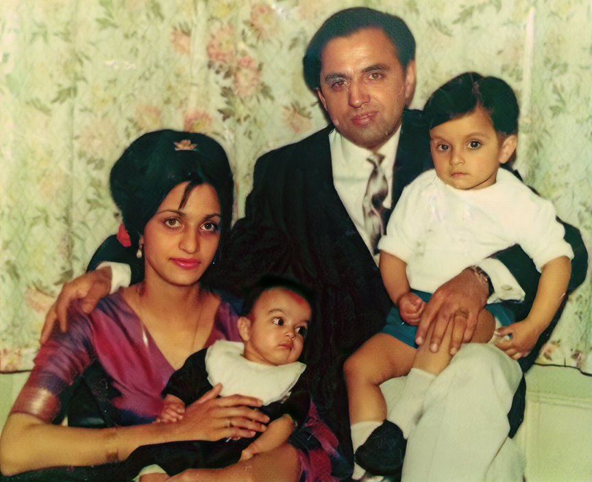 imageamigo's tweet photo. @AamerAnwar we've detected an older photo, so we restored that for you! hope you like it! restore photos for free at https://t.co/wDCENrOAtM https://t.co/FxPJCkdbmy