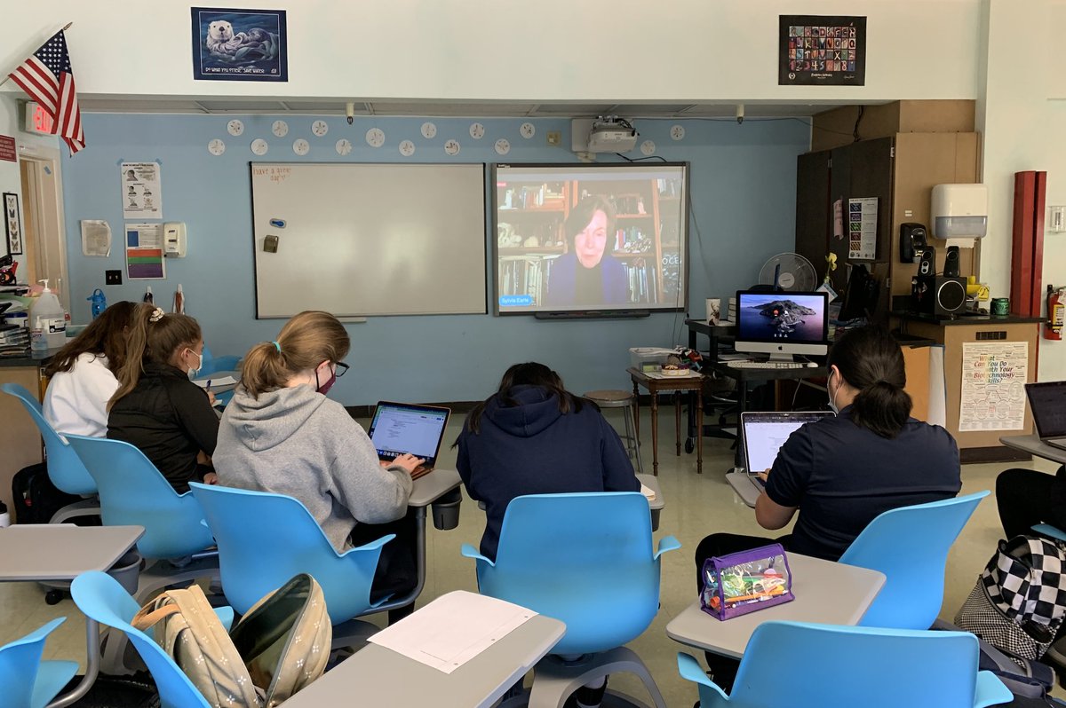 TechBioBek's tweet image. Such an inspiring time with @SylviaEarle Thank you @EBTSOYP  Team #APBio3 was so inspired and will continue to explore and ask &quot;why not?&quot; We won the Kahoot too #ndbtigers