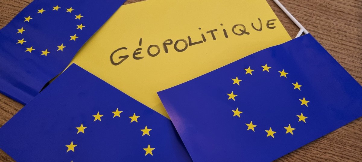 CLAPOTMireille's tweet photo. Ça discute et ça propose dans les ateliers #Europe de @En_Marche26 à #Valence ! Une belle démarche participative sur les sujets #Economie, #Education, #democratie, #geopolitics. Ravie d'apporter ma contribution sur la partie #Diplomatie. https://t.co/OBXKimb5SK