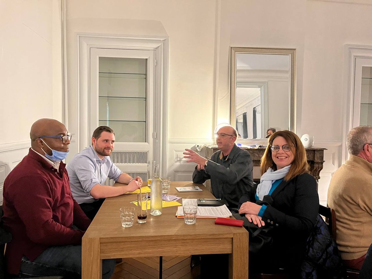 Ça discute et ça propose dans les ateliers #Europe de @En_Marche26 à #Valence ! Une belle démarche participative sur les sujets #Economie, #Education, #democratie, #geopolitics. Ravie d'apporter ma contribution sur la partie #Diplomatie.